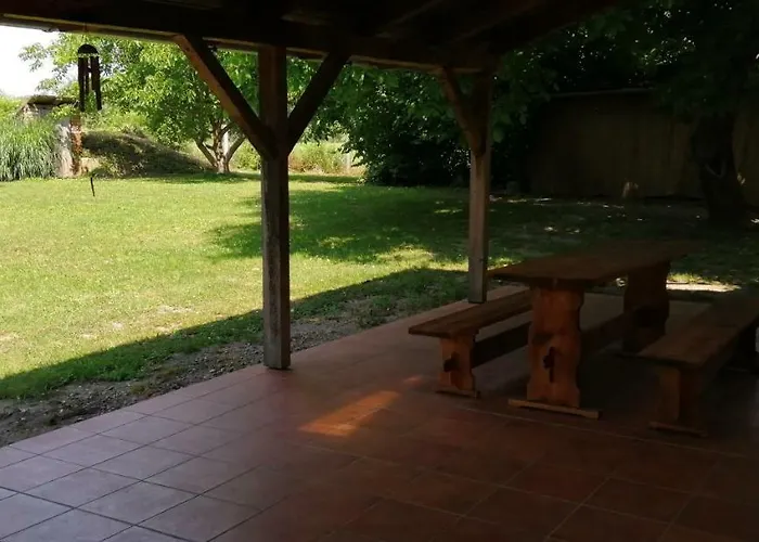 Gesztenye Vendeghaz Διαμέρισμα Ságvár